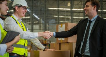 Meeting at warehouse,Warehouse managers with warehouse workers h 3PL for a Shopify store