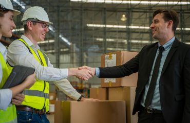 Meeting at warehouse,Warehouse managers with warehouse workers h 3PL for a Shopify store